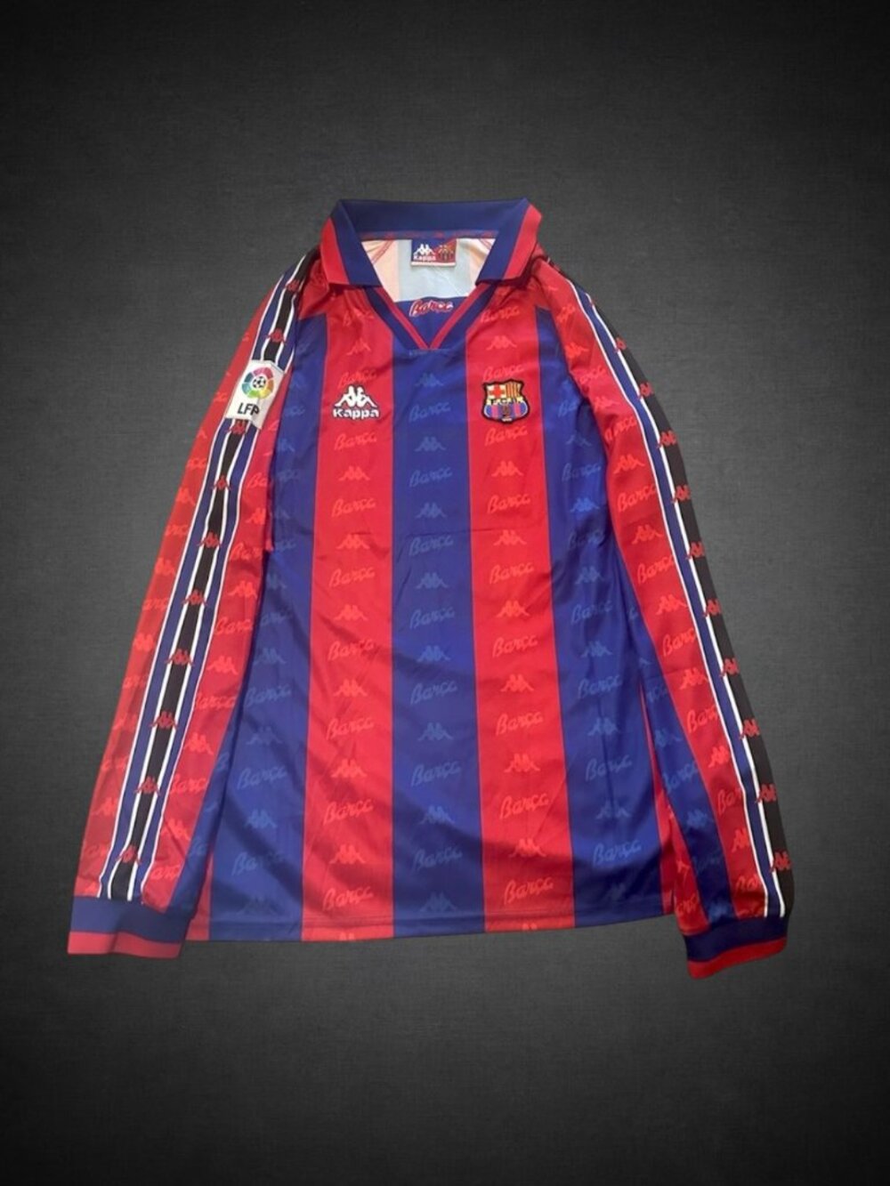 1996/97 FC Barcelona full sleeve home kit. Ronaldo R9 Football soccer jersey.
